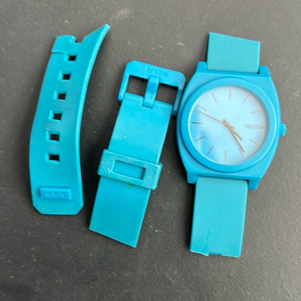RESERVED: Nixon watch: The Time Teller in blue